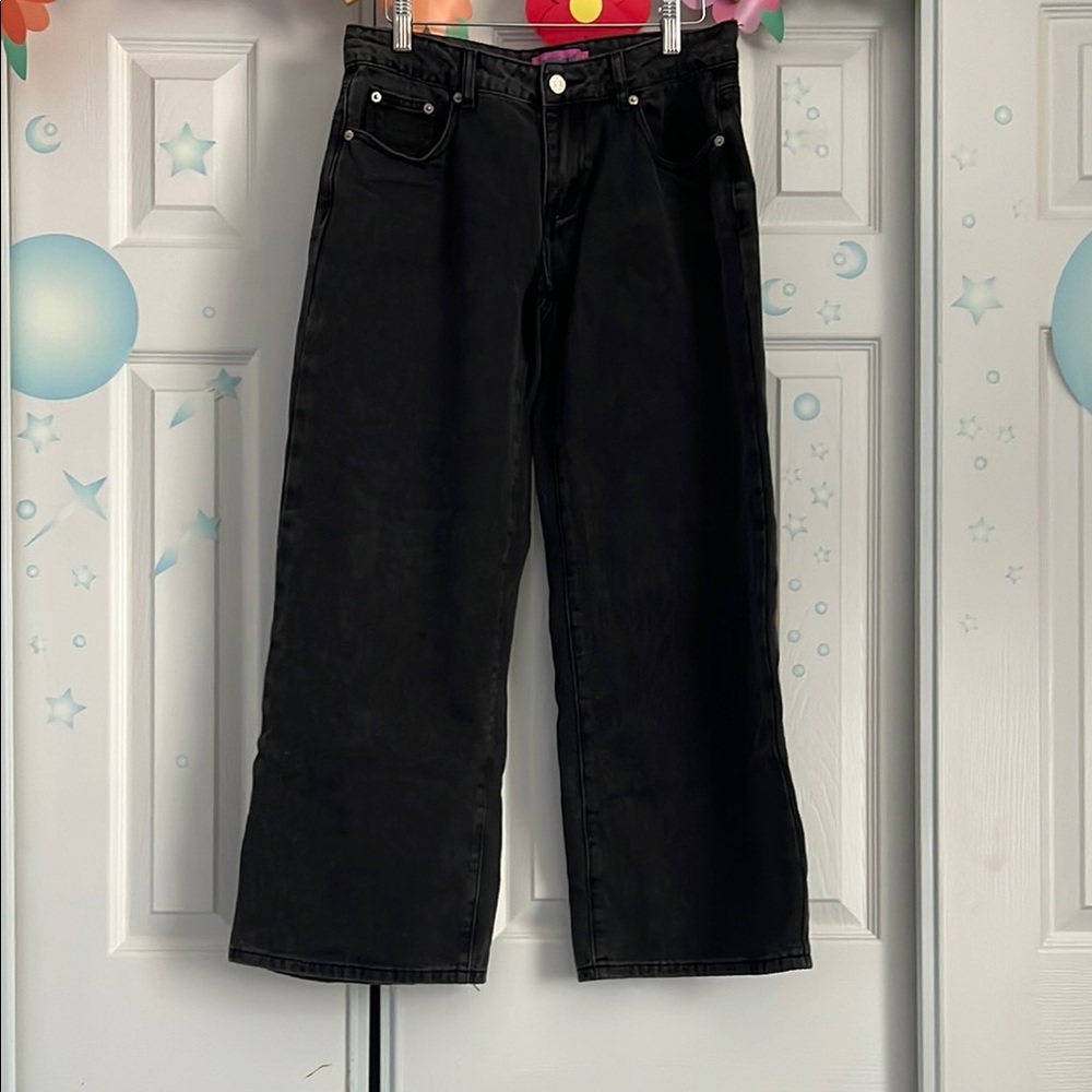 Edikted Petite Raelynn Low Rise Jeans